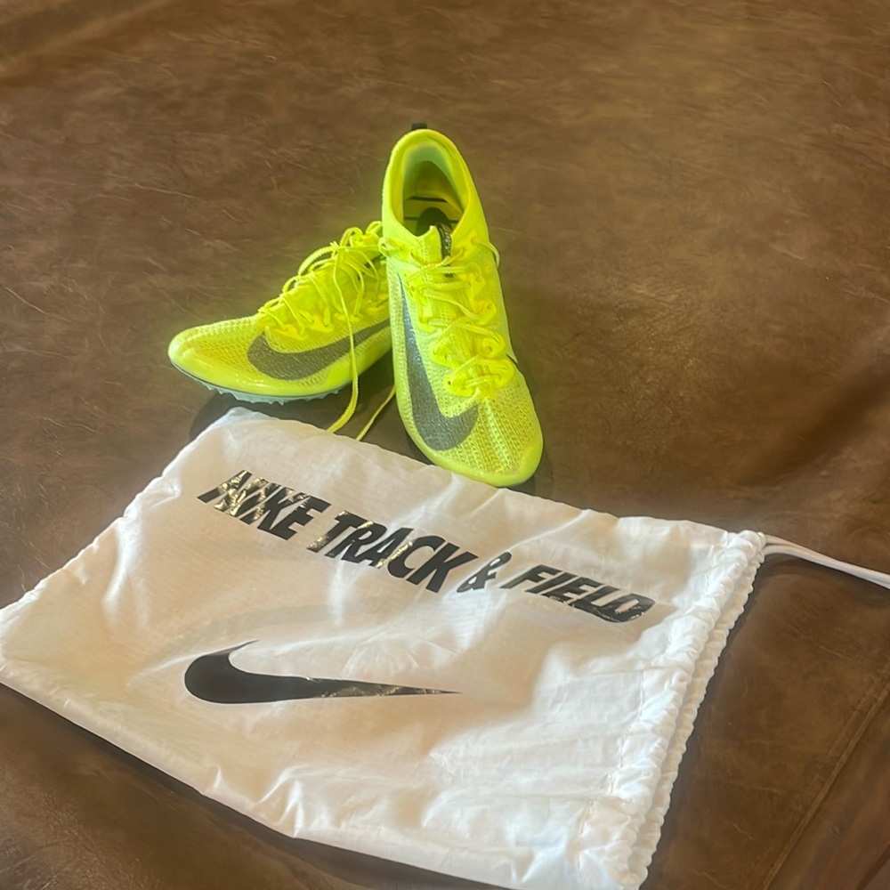 Mens superfly elite 2 track spikes.